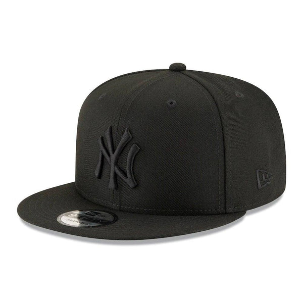 New York Yankees New Era Black on Black 9FIFTY Snapback Hat - Black - Triple Play Caps