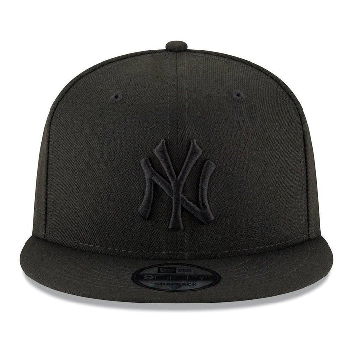 New York Yankees New Era Black on Black 9FIFTY Snapback Hat - Black - Triple Play Caps