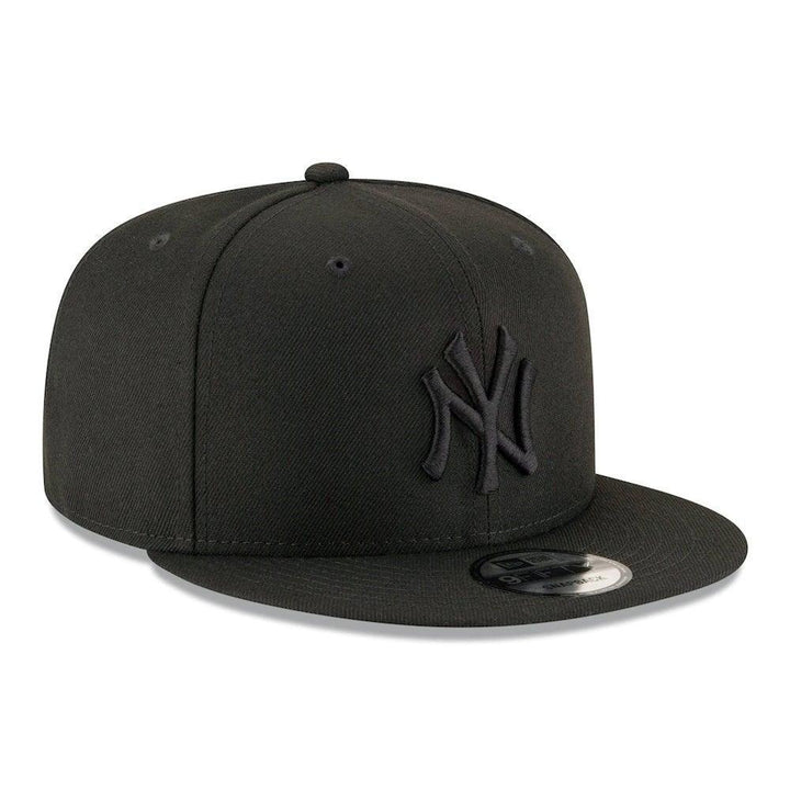 New York Yankees New Era Black on Black 9FIFTY Snapback Hat - Black - Triple Play Caps